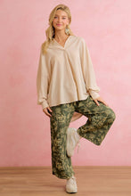 Load image into Gallery viewer, FLORAL PRINTED CURVED SIDE SEAM PANTS WITH DRAWSTRING