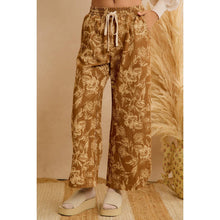 Load image into Gallery viewer, FLORAL PRINTED CURVED SIDE SEAM PANTS WITH DRAWSTRING