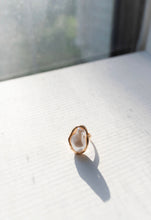 Load image into Gallery viewer, Bold Pearl Ring Gold
