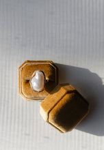 Load image into Gallery viewer, Bold Pearl Ring Gold
