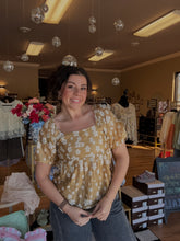 Load image into Gallery viewer, Floral Puffed Top
