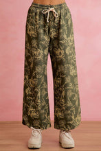 Load image into Gallery viewer, FLORAL PRINTED CURVED SIDE SEAM PANTS WITH DRAWSTRING
