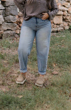 Load image into Gallery viewer, Lesa Denim
