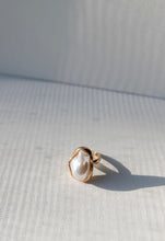 Load image into Gallery viewer, Bold Pearl Ring Gold
