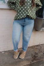 Load image into Gallery viewer, Lesa Denim
