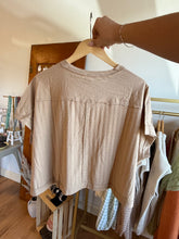 Load image into Gallery viewer, Taupe Textured Top
