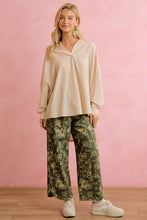 Load image into Gallery viewer, FLORAL PRINTED CURVED SIDE SEAM PANTS WITH DRAWSTRING

