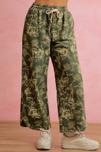 Load image into Gallery viewer, FLORAL PRINTED CURVED SIDE SEAM PANTS WITH DRAWSTRING
