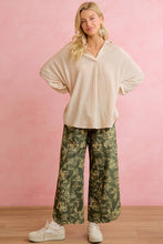 Load image into Gallery viewer, FLORAL PRINTED CURVED SIDE SEAM PANTS WITH DRAWSTRING
